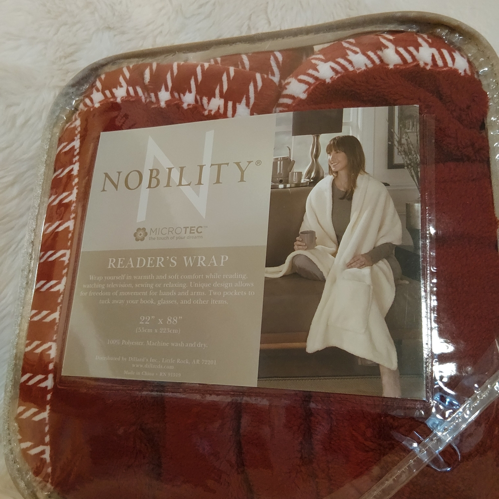 Nobility Red Reader's Wrap